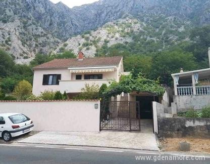 Fortuna amartment, частни квартири в града Kotor, Черна Гора - 1